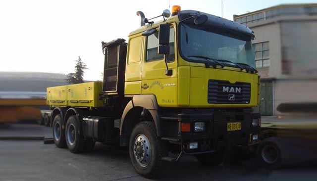 德國(guó)MAN6X6牽引車，牽引能力250噸，現(xiàn)有4輛